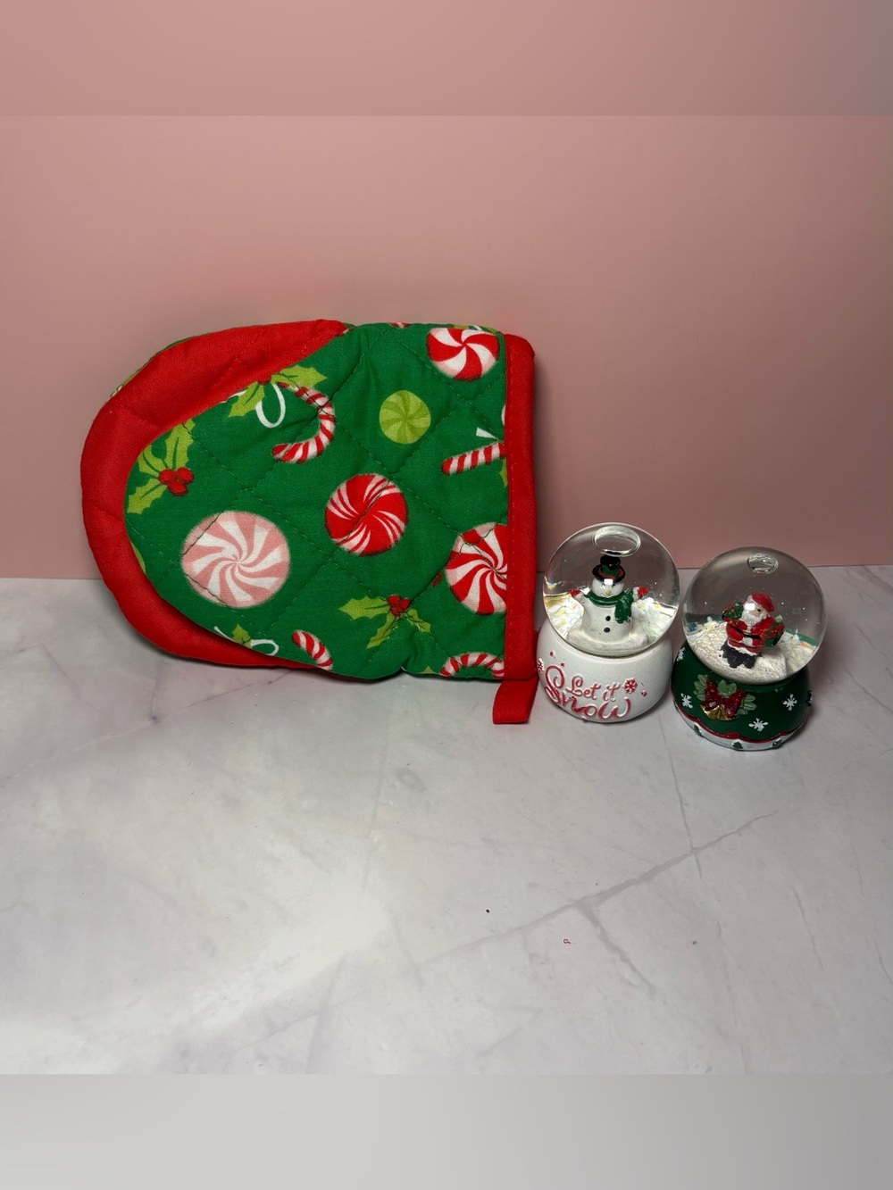 ☃️ Holiday Candy Print Oven Mitt and Two Mini Snowglobes